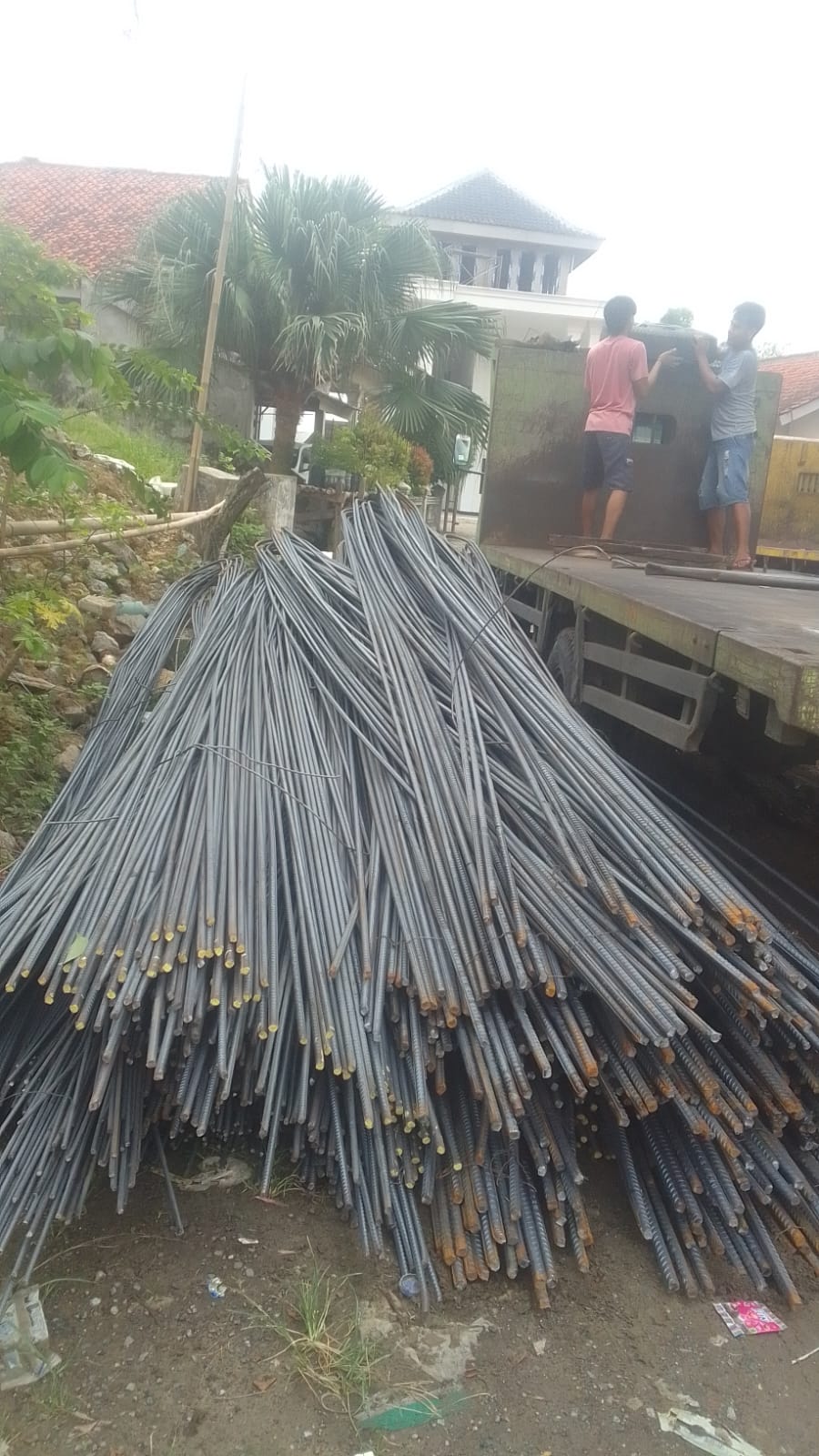 bantuan material besi